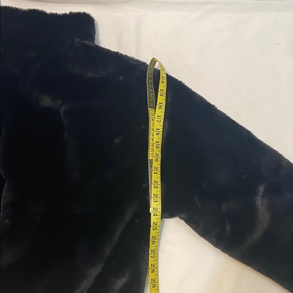 Nike Women’s Sport Wear,Black And Fossil,Swoosh Logo,Faux FurJacket.Size-Medium. - Picture 12 of 15